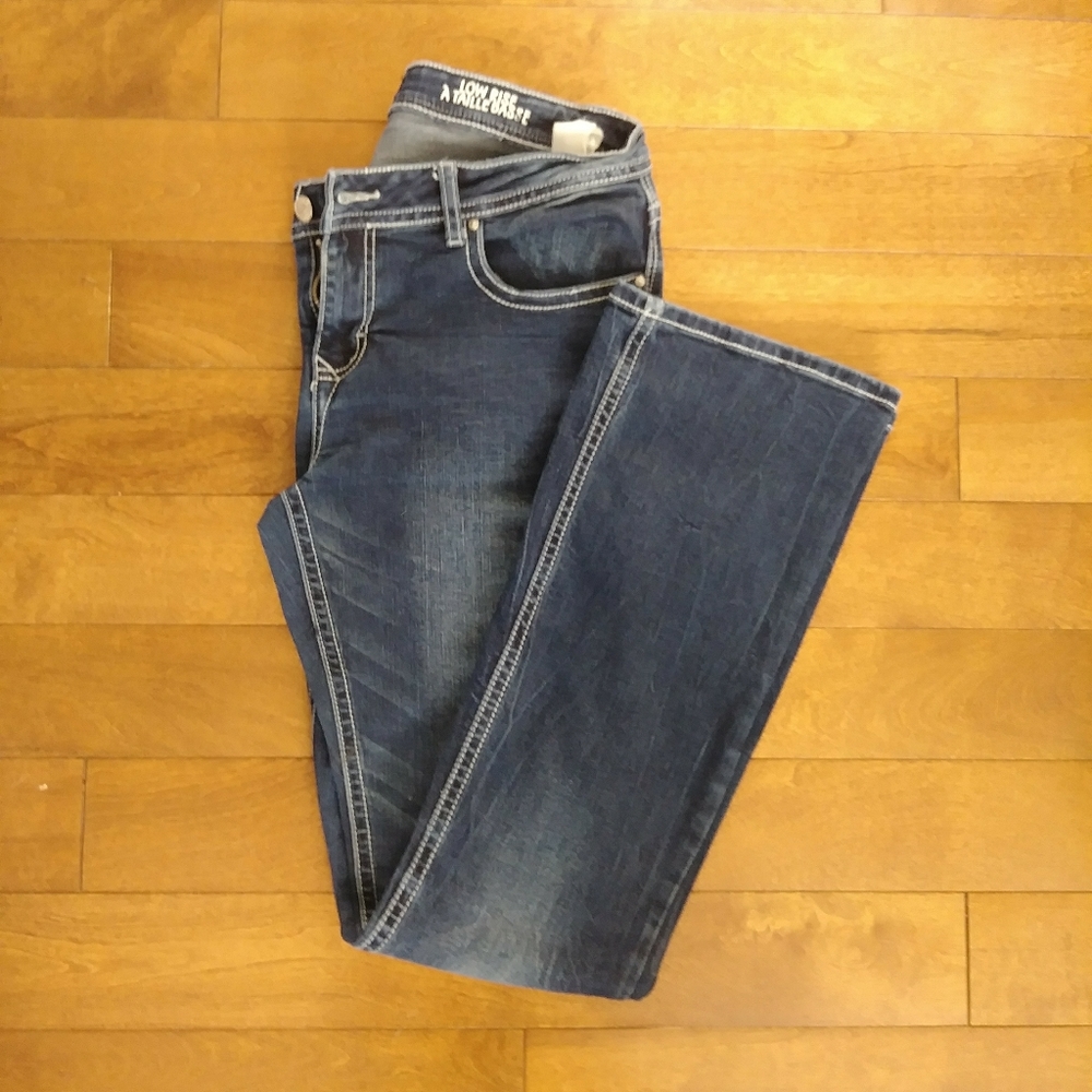 Women’s Dark Wash Straight-Leg Jeans